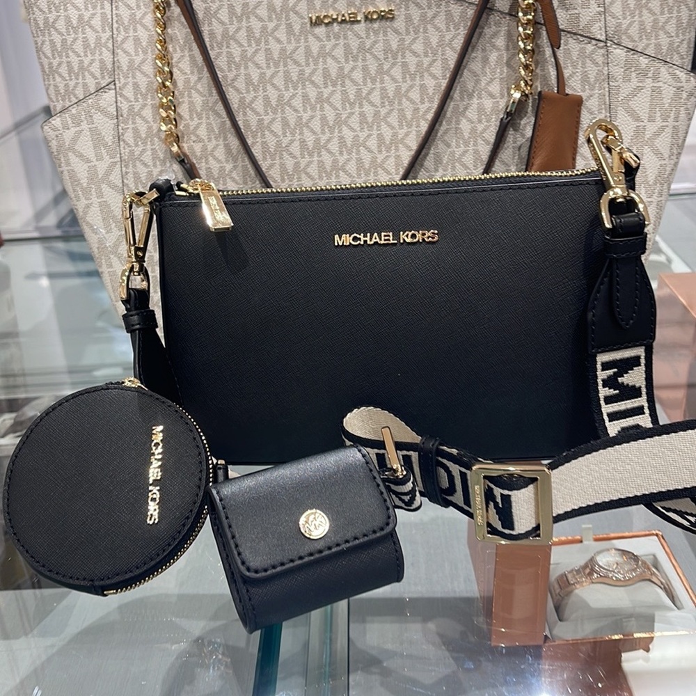 MICHAEL KORS
Jet Set Saffiano Leather Crossbody Bag with Case for Airpods Pro® - Picture 14 of 16